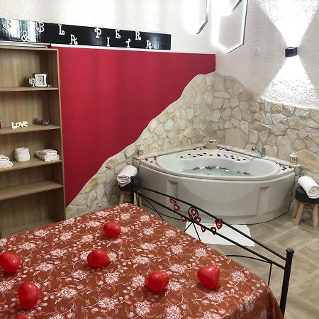 La Pietra Hotel Бари Екстериор снимка